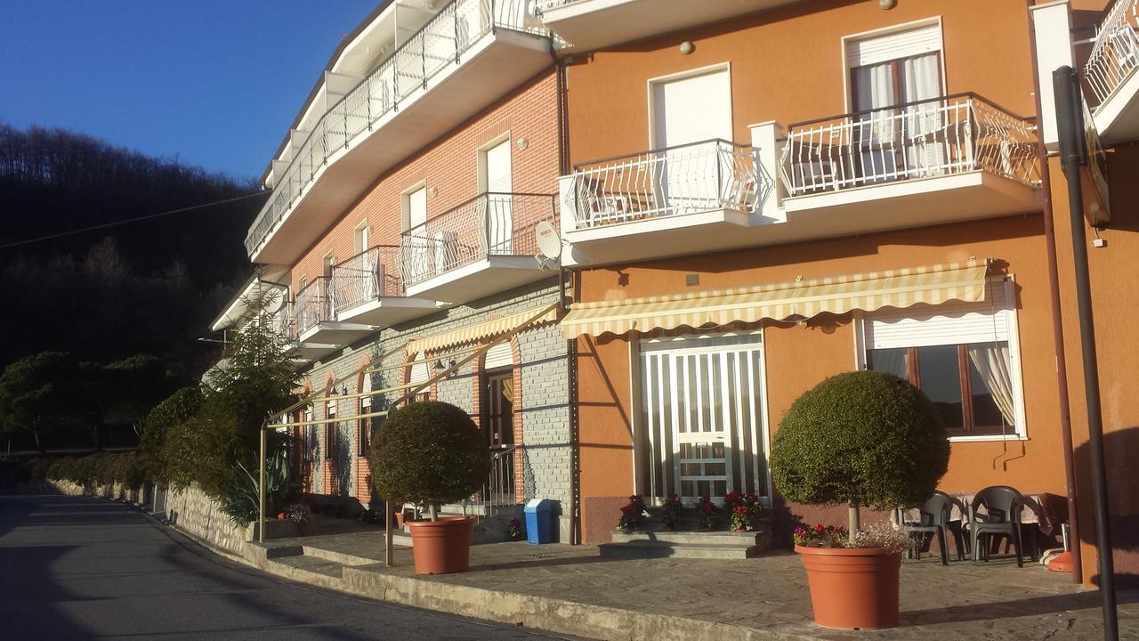 Hôtel Al Sole Ad Aquila Di Arroscia Im A Trenta Chilometri Dal Mare 2*